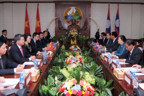 Chủ tịch Quốc hội Nguyễn Thị Kim Ngân hội đàm với Chủ tịch Quốc hội Lào Pany Yathotou  - ảnh 1